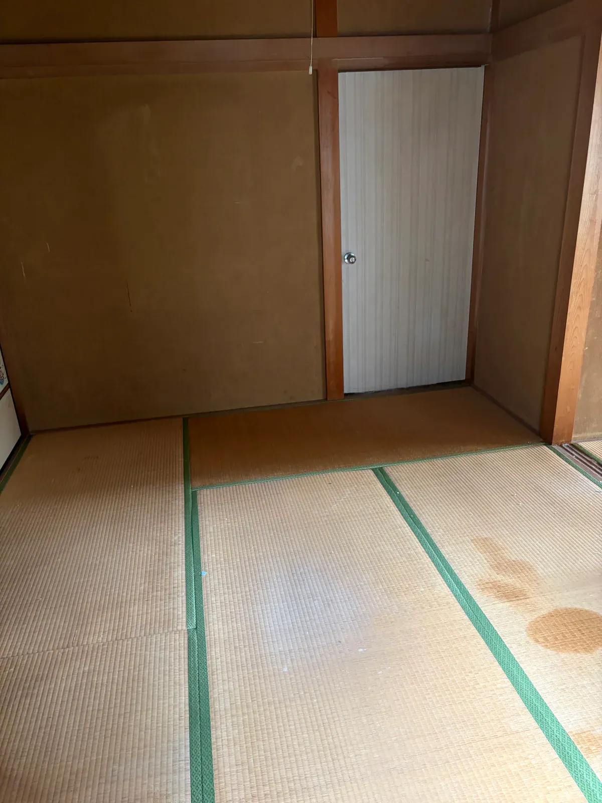残置物処分後の和室壁面