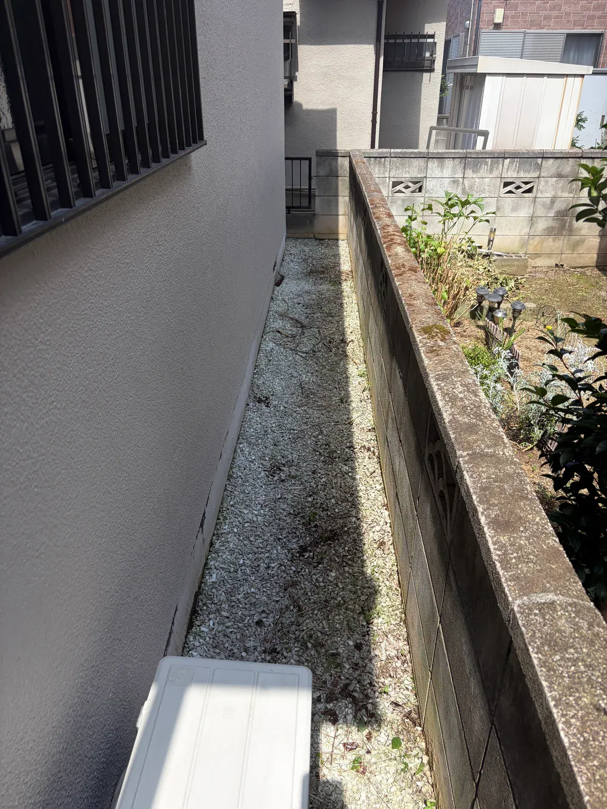アフターサポートで草むしりを行った後の建物まわり