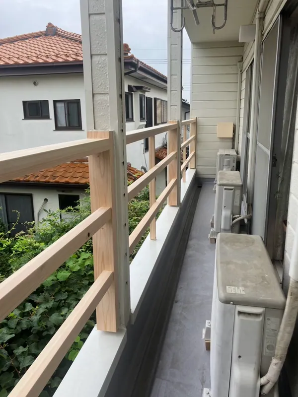 新しく作り直した木製ベランダ手すり