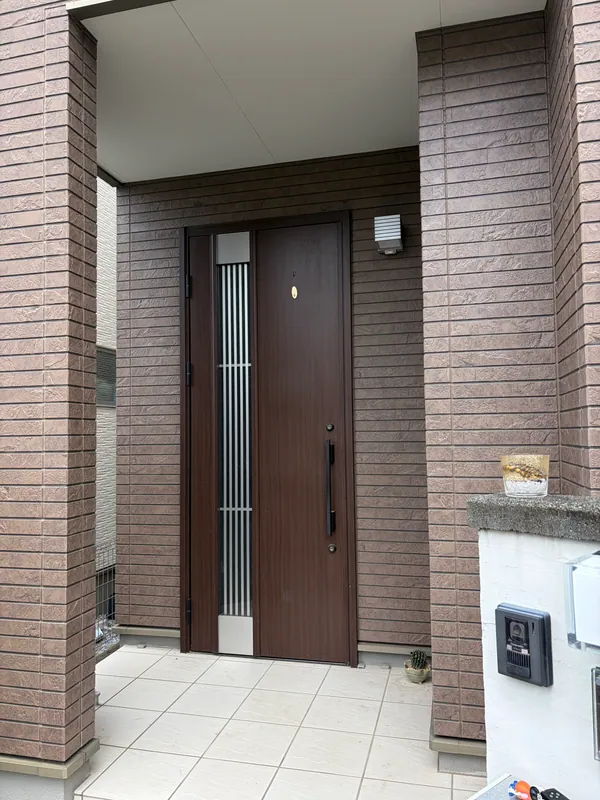デザイン塗装を予定している玄関まわりの外壁