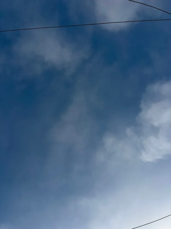 雨模様が続いたあとに見えた青空