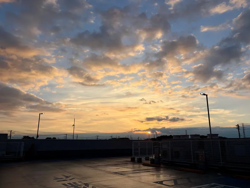 雨上がりの夕焼け空