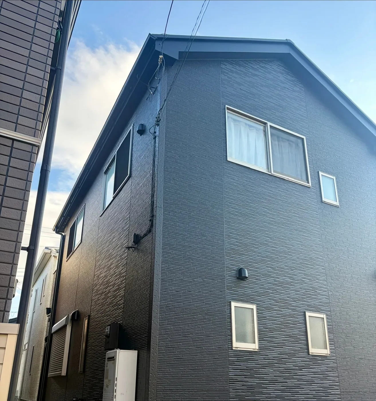 完成 ／ 隣家との通路側