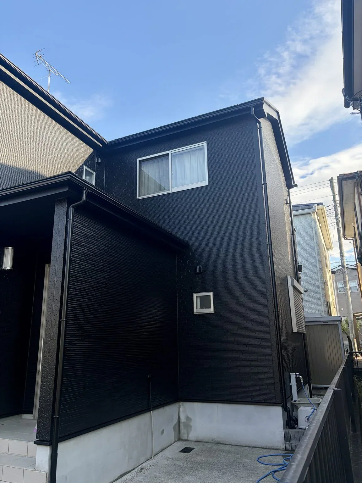 外壁塗装の仕上げ作業